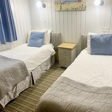 Maple 11 Hot Tub & Sauna * York