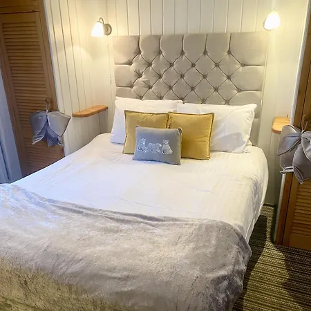 Maple 11 Hot Tub & Sauna Holiday home York