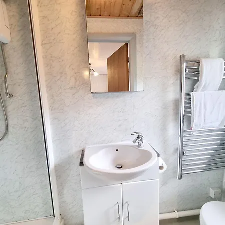 Maple 11 Hot Tub & Sauna * York